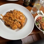 DA ZIO - 料理写真:パスタとサラダとSprite