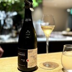 マンサルヴァ - まだ日本へ入りたての造り手だそう。
      シャルドネメインとは思えない、ふくよかさ＆柔らかさ。
      こういう品のあるシャンパーニュ、好きですねぇ。