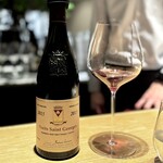 マンサルヴァ - ベルナール・アンブロワーズのNSG。
      やや野暮ったく、複雑さや奥行きに乏しいものの、それなりに美味しかったのですが、ソムリエさんの期待値には届かなかったようで、別のワインをサーヴしてくださいました♪