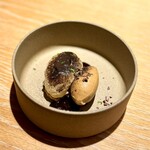 マンサルヴァ - バナナ・エスプレッソ・サンブーカ。
      ちょっと！このドルチェ、美味しいんですけど(^^)
      バナナとビターなエスプレッソとの相性、完璧♪
      カカオニブかな、食感のアクセントも楽しい。