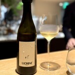 マンサルヴァ - シュナン・ブランと言えば、やっぱり余韻の伸びやかな酸の魅力。
      こちらは、その酸がとても上品ですね。
      タリオリーニのレモンはしっかり効いているので、その親和性は言わずもがな(^^)