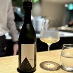 マンサルヴァ - 出た！久々の、ガルガネガを超えたガルガネガ(^^)
      樽使いが上手なんでしょう。バターのようなコクやリッチさを伴って、サルチッチャのような少し強い食材との相性も良きです…