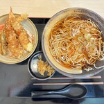 もつ次郎 - 料理写真:ミニ海老天丼と温かいそば