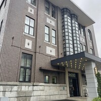 ザ・ボール 小樽 - 立派な建物の一階にレストラン。場所は旧三井銀行小樽支店の向かい側