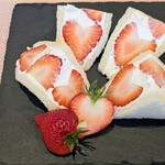 Fruit Parfaiteria Kaju - いちごサンド