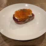 L'Angolo - イクラと発酵バターのブルスケッタ。