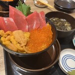札幌海鮮丼専門店 すしどんぶり - いくら雲丹マグロ丼