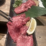 牛舞 ホルモン焼肉酒場 - 