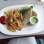 The Boathouse   - ラップチキン　ソースはパクチーフレーバー