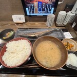炭火焼干物定食　しんぱち食堂 神田北口店 - 