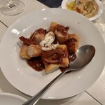 フレンチバル サン・ピエール - 生ハムを巻いたロワール産ホワイトアスパラのフライ　卵とキノコの赤ワインソース