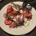 レッチェ - 生ハムと季節のフルーツと自家製リコッタチーズ