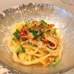 Global French Kitchen 雫 - 駿河湾産桜海老のペペロンチーノ　生麺タリオリーニ