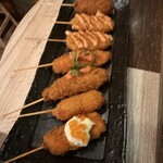 串揚げと肉炙り寿司 KUSHIEMON - 