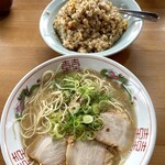 一楽ラーメン - 大盛りラーメンと大盛りやきめし！