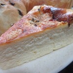 壱弐参 CAFE - ベイクドチーズケーキ440円はゴルゴンゾーラ入り