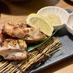 京出汁おでんと旬菜天ぷら 鳥居くぐり - 新宿店限定 地鶏の炭火やき