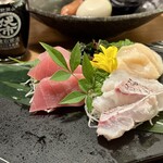 京出汁おでんと旬菜天ぷら 鳥居くぐり - 刺身三種盛り