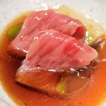 銀座 鉄板焼き ステーキ K-sio - 逸品：黒毛和牛の薄造りコンソメ仕立てのお椀