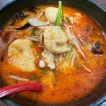 串串香 麻辣湯 - 4番(大辛)のとうもろこし麺