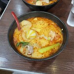 串串香 麻辣湯 池袋店 - 3番(中辛)のとうもろこし麺