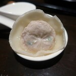 小籠包bar HASHIYA - 餡は豚肉ベースなのかあっさり。