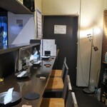 小籠包bar HASHIYA - 店内カウンター席の様子。