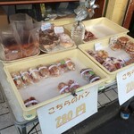 ブロート ヴァルム - 陳列棚の様子①。