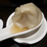 小籠包bar HASHIYA - 小籠包の中には汁がたっぷり。