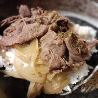 日本料理 晴山 - 晴山牛丼～自家製七味つき、化粧箱入り2袋
                    税込み\4,200 ※投稿時