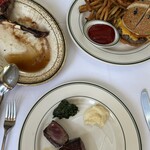 Wolfgang's Steakhouse by Wolfgang Zwiener - マッシュポテトとほうれん草