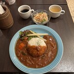 洋食キッチン シャトー - 【2025.5.12(月)】Ｂ：牛すじハッシュドビーフ（並盛・ハッシュドビーフ＋野菜サラダ＋スープ）980円