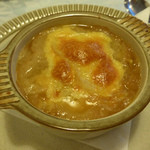 きっちん紅屋 - 熱々のオニオングラタンスープ