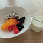 JOLIE BRASSERIE - フルーツ、マーマレードヨーグルト