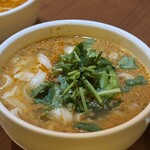 西安刀削麺酒楼 - 担々刀削麺（中）　1,050円