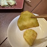 西安刀削麺酒楼 - ナスのスパイシー山椒揚げ　取り分け