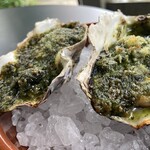A LONG VACATION. - 牡蠣のオーブン焼き1p 990円
      →バジルとニンニクが効いてます。身が小さめということで2pにしてくれました。