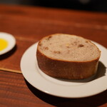 名前のないイタリア料理店 - くるみのパン