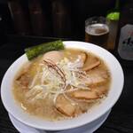 もず次郎 - 特製こつてりラーメン　たまごとチャーシューがプラスされる