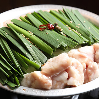ぷりぷり食感がたまらない！朝引き国産牛の「もつ鍋」もおすすめ