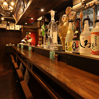 アットホームでワイワイ楽しめる！カウンターメインの愉快な空間