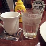 ハードロックカフェ - お水までアメリカンサイズ！