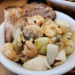 ラーメン猪太 - スープをライスにかけて