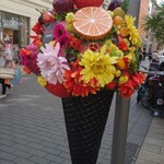 Barfusz - 大きな飾り　アイスクリーム屋かな？