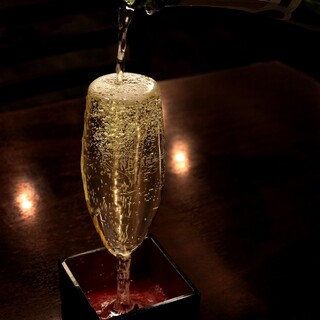 あふれる幸せ、スパークリングで乾杯を