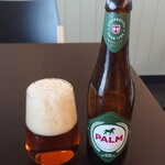 Austrian Airlines Business Lounge Non-Schengen - ドリンク写真:ビールはベルギーのPALM