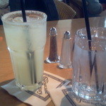 The Cheesecake Factory - ドリンクと水（デカい）