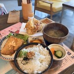 海沿いの キコリ食堂 - 