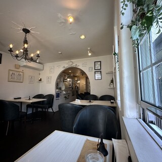 白いお家の小さなアトリエ_2