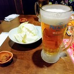 旨唐揚げと居酒メシ ミライザカ 広島駅南口店 - お通しと生ビール